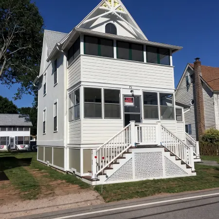 2 Mins/350 ft Walk to West Beach 4-Br Cottage in Westbrook, CT with Large Yard