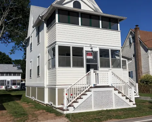 2 Mins/350 ft Walk to West Beach 4-Br Cottage in Westbrook, CT with Large Yard Hotels in Westbrook