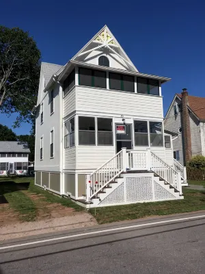 2 Mins/350 ft Walk to West Beach 4-Br Cottage in Westbrook, CT with Large Yard