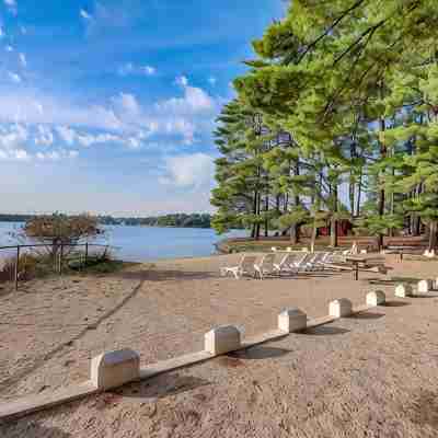 Lake View 2 Bedroom House on Lake Delton Resort. Beaches. Pool. Playground! Fitness & Recreational Facilities