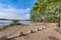 Lake View 2 Bedroom House on Lake Delton Resort. Beaches. Pool. Playground!