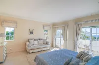 Spacious 4 bedroom villa in quiet location with sea views
