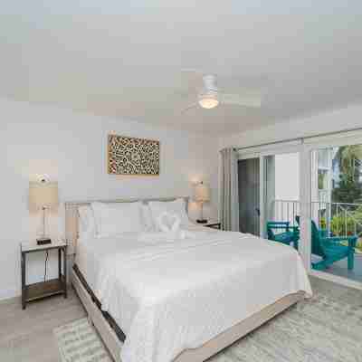 215 Resort Make 2Br/2ba Condo on Seven Mile Beach Rooms