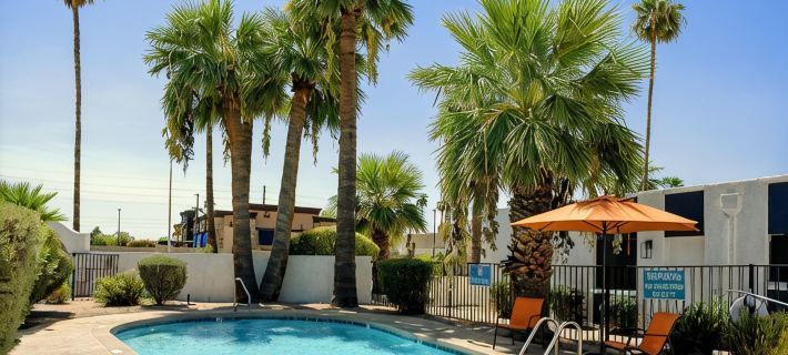 ~Villa Golden~ Centrally located, King Bed! Hotels in Tempe