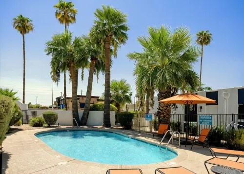 ~Villa Golden~ Centrally located, King Bed!