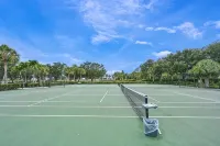 Newly updated beautiful  condo in Naples Florida on Golf Course Beach nearby