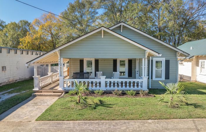 Renovated Bungalow 1 Block from Downtown Seneca! 7 miles from Clemson!