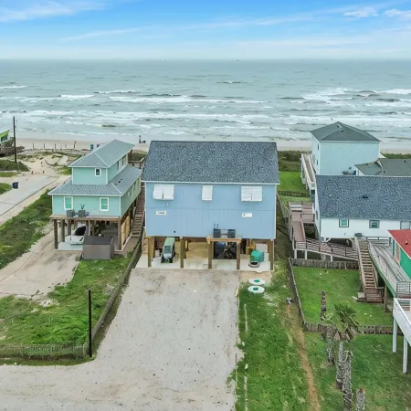 All Decked Out! ! Brand New Build 2024! Hot Tub! Golf Cart! Pets! Beachfront