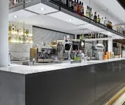 อพาร์ทเฮาส์ THB Flora - ที่มีบาร์