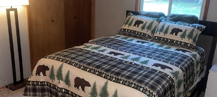 Cozy cabin a mile from Higgins Lake Hotels in Roscommon County