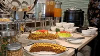 Front One Hotel Mesir Surabaya - sarapan