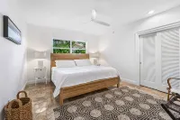 Yacht Harbor Oasis: Beach Bliss with Private Pool - Homestays