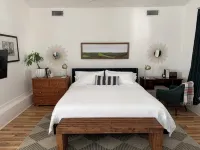 Spacious guesthouse located in the heart of Weatherford. - 4-Star