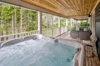 Ocean-View Seabrook Home - Private Hot Tub + Double Patio, Master on Main - 4 stjerner