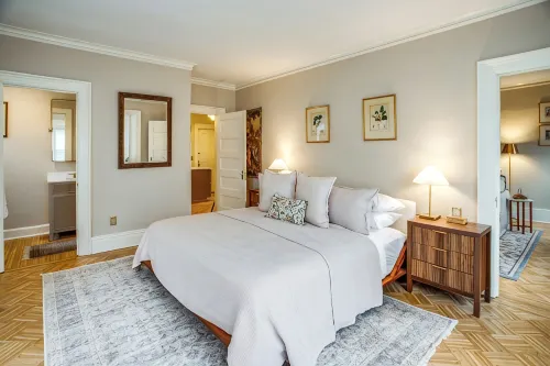 Victorian Elegance: 2 Bedroom w/ King Beds off Park Ave
