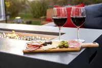 Coastal Spring Retreat• 5 Min to Beach • Dog Friendly • Gas Firepit • Coffee Bar - Beach
