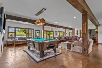 Relaxing property on a quiet road! Leave the hustle and bustle behind!