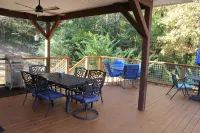 Hannah's Hideaway-3 Miles To Stores, Restaurants, Sleeps 16, No Steps To water! - 4 étoiles