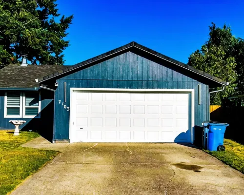 Charming 3- bedroom house with WiFi and AC in delightful Vancouver Hotels in Five Corners