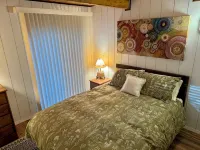 Family & Dog Friendly 2 Bedroom Plus Loft Beach Cabin - Chalets