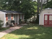 Private Apt with backyard - balcony