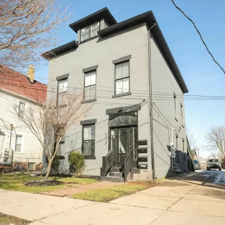 Private 2 Level Apartment with Hot Tub in Tremont