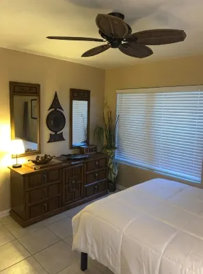 Captin' Joe's Tropical Palm Beach Hot Tub Hideaway -  Apartamentos vacacionales