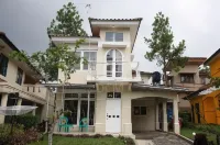 Villa Kota Bunga Dahlia