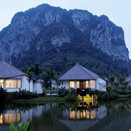 Peace Laguna Resort and Spa Krabi Отели рядом с достопримечательностью «Пляж Пай-Плонг»