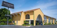 Granada Inn - parking
