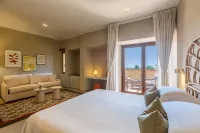 Is Molas Resort - Airport Shuttle
