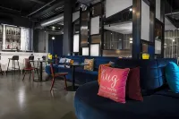 Aloft Glendale at Westgate - bar