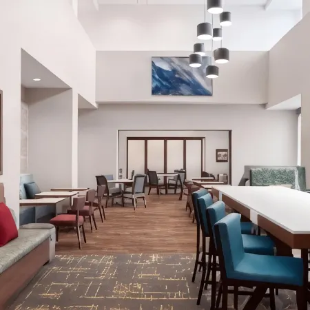 Hampton Inn & Suites by Hilton Kelowna Airport BC