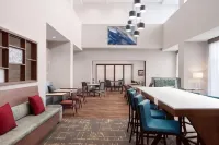 Hampton Inn & Suites by Hilton Kelowna Airport BC - que admiten mascotas
