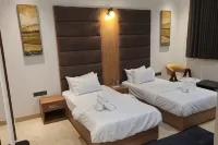 Hotel Midtown Aligarh - parking