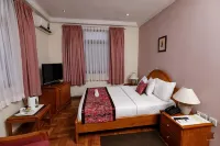 Mahogany Lodge, Cantonments
