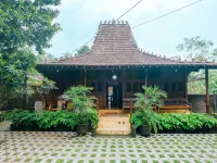 Ethnic Room at Omah Limasan by Omah Bungah Hoteles en Pakem