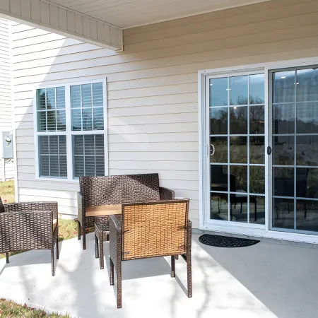 Luxury 3Br/3BA Smart Home Near Ecu & Vidant Hospital w/ Fast WiFi & EV Charging!