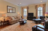 1bd, 1.5ba Historic District and River Front-Walk to Everything!