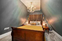 Cameo Tree Top Chalet - HOT TUB and Pet Friendly - 3-Star