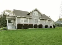 Beautiful Home near Zoo/College World Series/Downtown - 방갈로