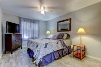 From your condo to the beach in seconds!! - Homestays