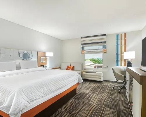 Hampton Inn & Suites Atlanta Buckhead Place Các khách sạn gần Trung tâm mua sắm Lenox Square