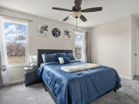 Stylish & Spacious Retreat - with a High tech Movie Theater near DT Minneapolis Hoteles en Fridley
