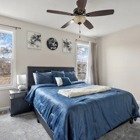 Stylish & Spacious Retreat - with a High tech Movie Theater near DT Minneapolis Отели в г. Фридли