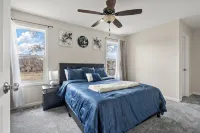 Stylish & Spacious Retreat - with a High tech Movie Theater near DT Minneapolis - Wifi