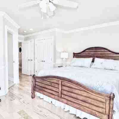 One of Oib’s Gorgeous Custom Twins - Luxury Ocean Front! Ask about Events! Rooms