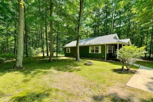 3- Bedroom cottage near Pleasant Lake in Cadillac - 3-Star