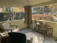 Cozy Cottage on Canton Street just steps away from nightlife, shopping and parks - 무료 와이파이
