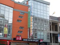 Orange Hotel - parking